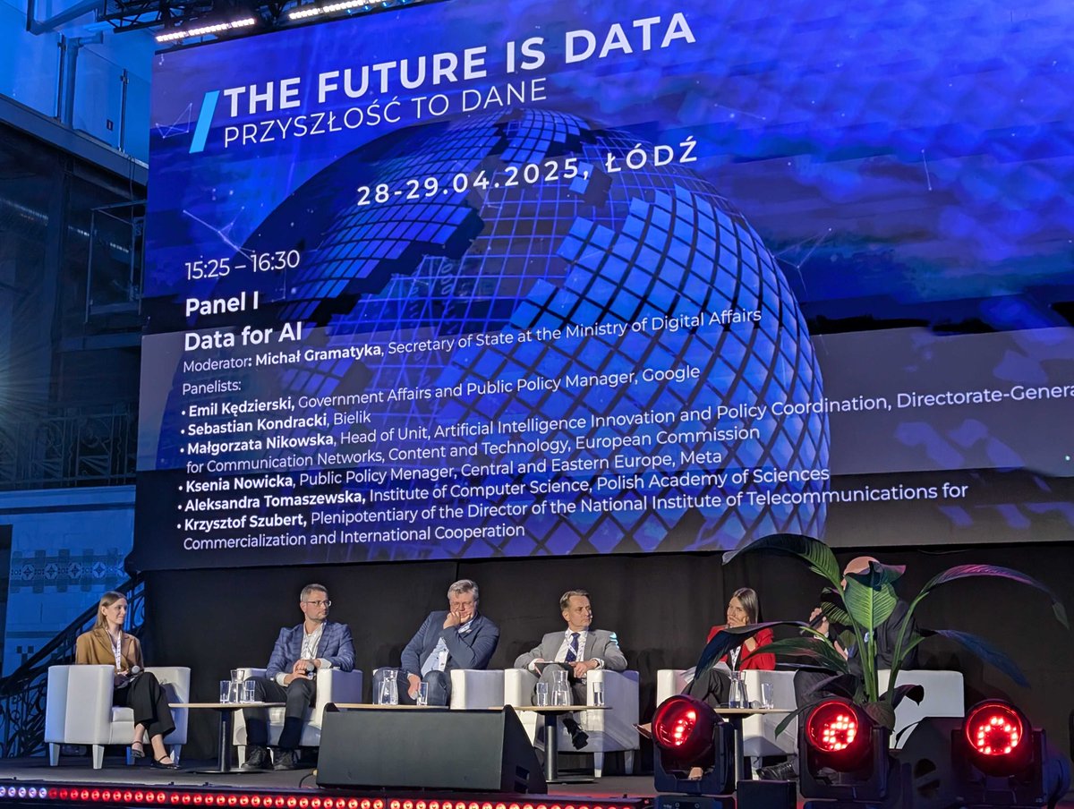 Instytut Łączności (@il_pib) on Twitter photo "Dane dla AI" to panel poświęcony między innymi założeniom Data Union Strategy. Wstęp do panelu przedstawił Roberto Viola, Dyrektor Generalny ds. Sieci Komunikacyjnych, Treści i Technologii, <a href="/EU_Commission/">European Commission</a> .
Panel poprowadzi Poseł Michał Gramatyka <a href="/McGramat/">Michał Gramatyka 🇵🇱🇪🇺 #Hołownia2025</a> - Wiceminister "Dane dla AI" to panel poświęcony między innymi założeniom Data Union Strategy. Wstęp do panelu przedstawił Roberto Viola, Dyrektor Generalny ds. Sieci Komunikacyjnych, Treści i Technologii, <a href="/EU_Commission/">European Commission</a> .
Panel poprowadzi Poseł Michał Gramatyka <a href="/McGramat/">Michał Gramatyka 🇵🇱🇪🇺 #Hołownia2025</a> - Wiceminister