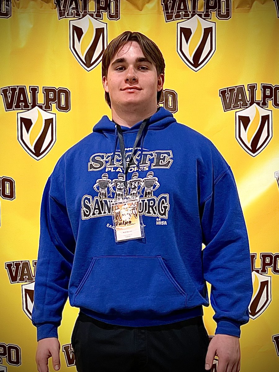 NickBarrett56's tweet image. Thank you to @Coach_RJG for having me out to the Valpo spring game this past weekend! Really enjoyed watching the team and learning what Valpo is about! Got to catch up with @marty_okeeffe and @raf_beezy as well.
@OLMafia @EDGYTIM @CoachMurphCSHS @CoachWaddle @CoachNank