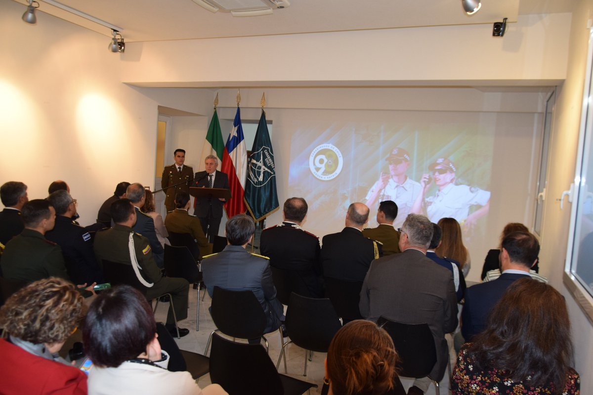 Embajada de Chile en Italia/ Ambasciata del Cile (@embajadachileit) on Twitter photo Embajada de Chile celebró 98 años de Carabineros de Chile. <a href="/Carabdechile/">Carabineros de Chile</a> #CarabinerosDeChile98Años Embajada de Chile celebró 98 años de Carabineros de Chile. <a href="/Carabdechile/">Carabineros de Chile</a> #CarabinerosDeChile98Años