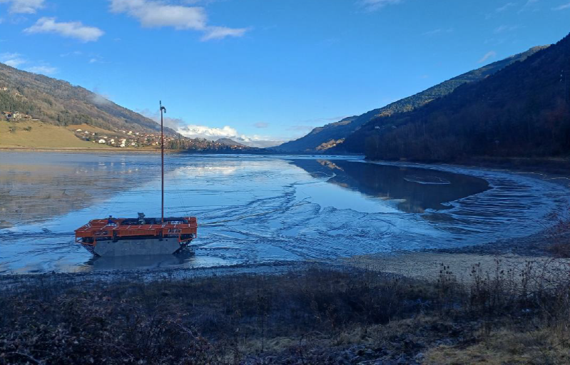 Top départ pour le curage du bassin du Flumet en Isère ! 
Curage : action de retirer des sédiments au fond d'une retenue d'eau, et ce en partie grâce au robot ®SUPER NESSIE de la société Watertracks 🤖 shorturl.at/IAGk2 <a href="/EDF_AuRhAlpes/">EDF Auvergne-Rhône-Alpes</a>