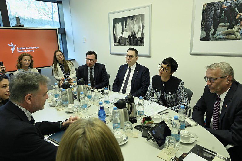 Jan Lipavský (@janlipavsky) on Twitter photo Actively defending freedom of speech and access to truthful information are pillars of the EU. <a href="/MartaKosEU/">Marta Kos</a> and I appreciate the work of <a href="/RFERL/">Radio Free Europe/Radio Liberty</a> and its irreplaceable role. I was pleased to accompany the Commissioner to Radio Free Europe today as we discussed its future. Actively defending freedom of speech and access to truthful information are pillars of the EU. <a href="/MartaKosEU/">Marta Kos</a> and I appreciate the work of <a href="/RFERL/">Radio Free Europe/Radio Liberty</a> and its irreplaceable role. I was pleased to accompany the Commissioner to Radio Free Europe today as we discussed its future.