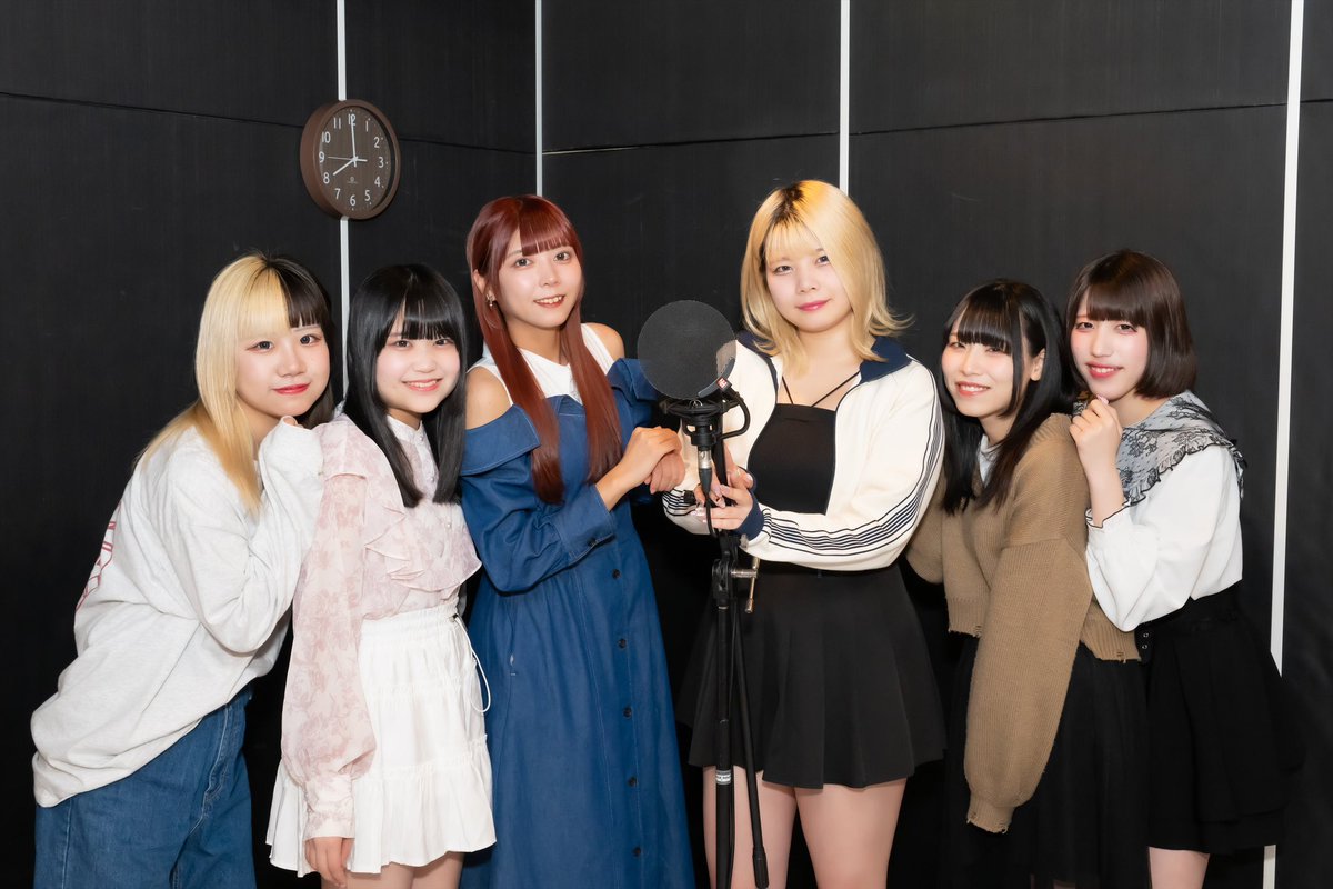 よく考えたら我ら、エメラルドスタジオ
もう1周年経ってたことにびっくり😂🎉

こういうのって普通大事に
お祝いするんじゃないの！🤣笑
周年パーティー🎉

今ではこのスタジオが
ない生活は考えられないですね！
それくらい活用でき、してもらった
良い一年でした！

2年目もよろしくお願いします🎉