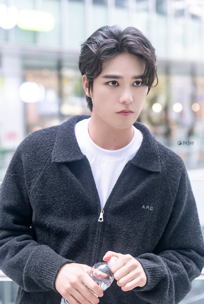 2025. 4. 27. 도리안 그레이 퇴근길
윤소호 배우님

팬의 질문에 집중 모드

#윤소호