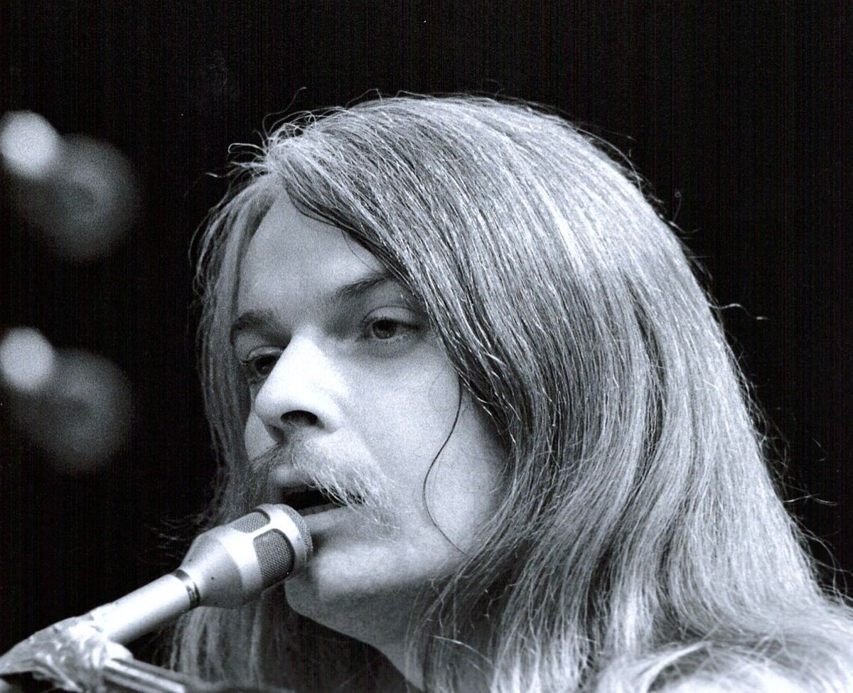 Happy Mosat Monday. As we celebrate the 100th anniversary of Shure, we can’t help but notice their presence in these archive photos. #shure #shure100 #churchstudioarchive #mosatmonday