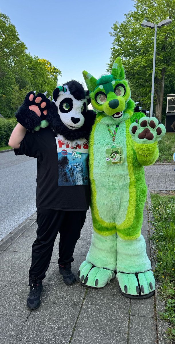 Made a picture with the broccoli!
DUIII!

🥦: <a href="/SchnuriBroccoli/">Schnuri</a> 
🐼suit by <a href="/pinkamer/">Pinkamer</a>