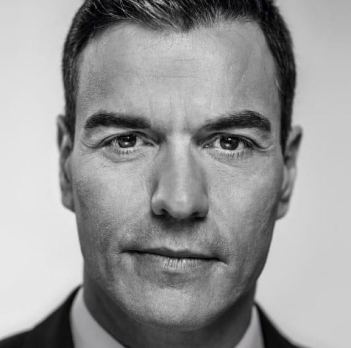 eduardomenoni's tweet image. Si usted piensa que Pedro Sánchez es un hijo de puta por cómo ha manejando el desastre del mega apagón en España 🇪🇸, usted es de los míos. ¡Déjame un ME GUSTA y RT para que todos vean cuánto lo detestamos!