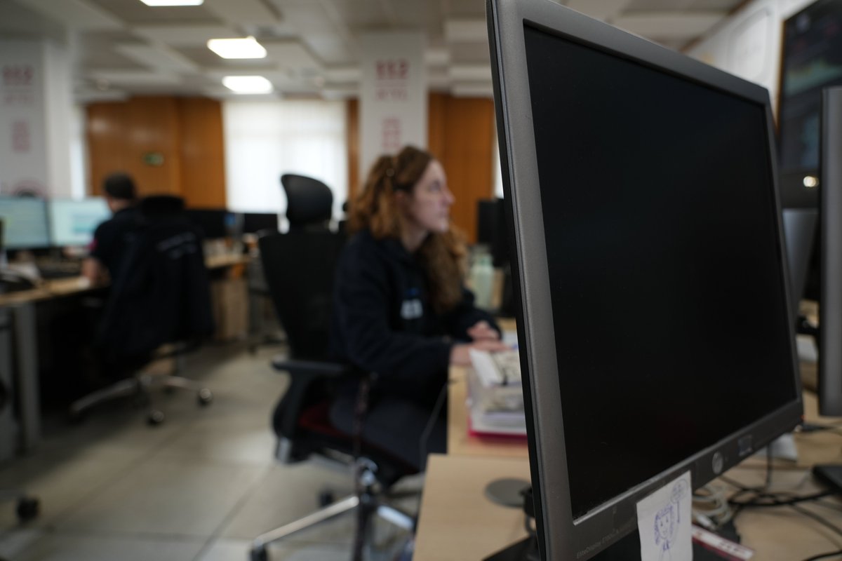 El servicio #112CyL está operativo y se ha reforzado duplicando el número de gestores para poder atender las llamadas de emergencia. Es muy importante que lo utilices sólo en caso de emergencia para evitar colapsar las líneas. #apagonespana