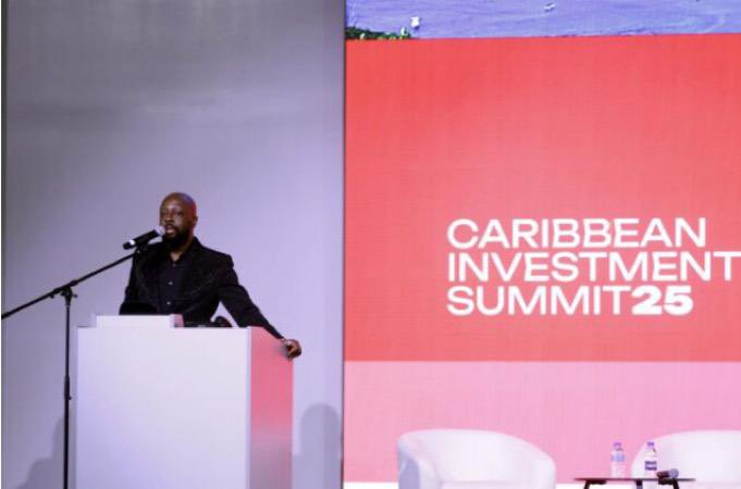 Le musicien et entrepreneur <a href="/wyclef/">Wyclef Jean</a> a appelé les Leaders de la Caraïbes à travailler collectivement  pour faire face à la compétition économique mondiale et libérer le potentiel de la région.Wyclef Jean qui intervenait au Forum Caraïbéen des investissements à Antigua  durant le