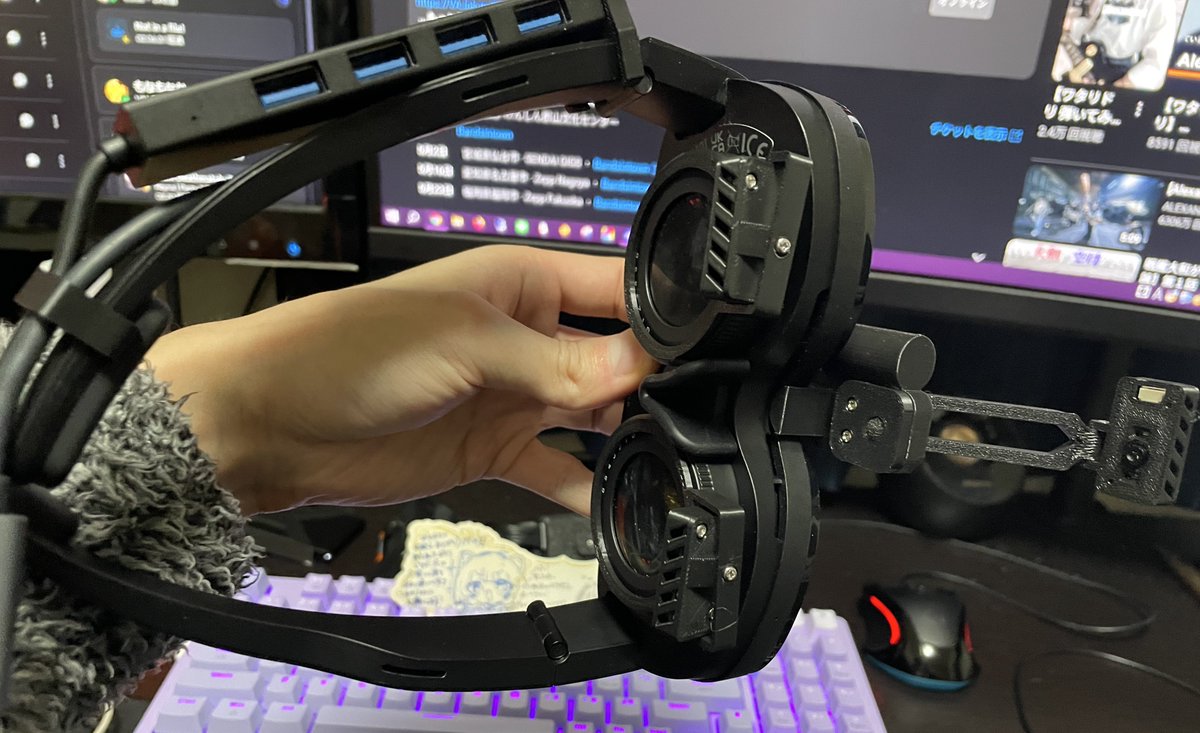 kirisamenanoha's tweet image. さらにいい感じになった

leapmotionは殻割りして軽量化。
USBハブはバランス良くするのにサイドに移設。
アイトラのマウンタはきっちりハマるように調整した

顔に装着しても鼻も痛く無くなった

あとはケーブル配線して完成〜