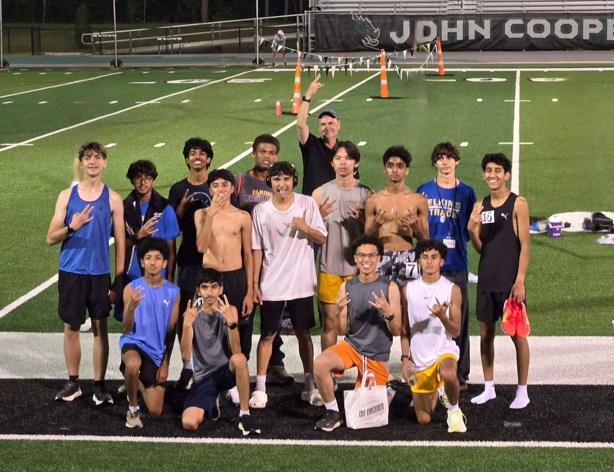 We took 15 middle distance runners to the moonlight mile this past weekend and  14 runners came away with big personal records!! #knightlife
<a href="/EHS_Knightswire/">Elkins High School</a> <a href="/EHS_CastleTrack/">EHS Track&Field</a>
