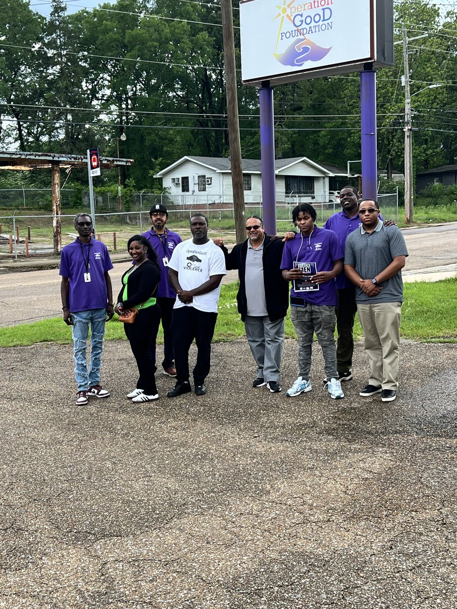 operationgoodms's tweet image. We were grateful to have my brothers Taco and Melvin Hayward III to come down to the true dirty dirty South @CityOfJxnMS @StateofMS to offer their expertise in implementing a Safe Passage Program in our Schools.  #LISC