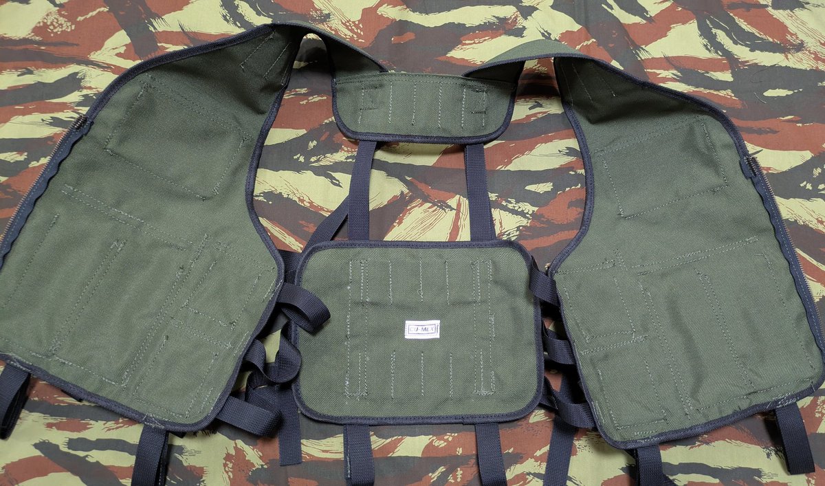 ロシア製 SPLAV タルザンM22タクティカルベスト 黒 スペツナズフルパッチ 特選中古品】ロシア軍 M22 TARZAN タクティカルベスト レプリカ BK