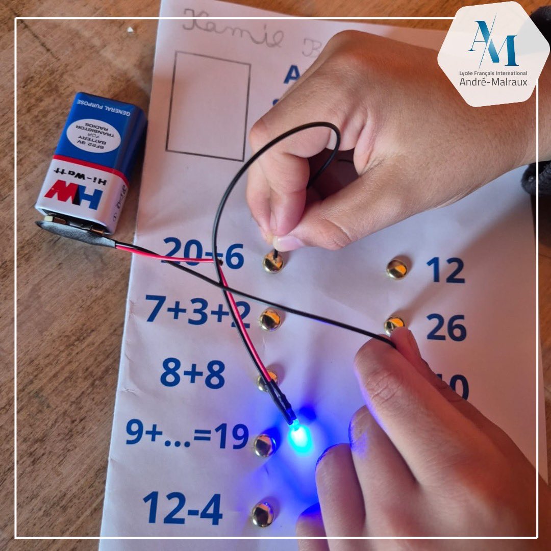 𝗟𝗮 𝗰𝗹𝗮𝘀𝘀𝗲 𝗱𝗲 𝗖𝗣 𝗘 𝗲𝘁 𝘀𝗼𝗻 𝗽𝗿𝗼𝗷𝗲𝘁 𝗮𝘂𝘁𝗼𝘂𝗿 𝗱𝗲 𝗹’𝗲́𝗹𝗲𝗰𝘁𝗿𝗶𝗰𝗶𝘁𝗲́ ⚡🪫🔌

Durant cette période, la classe de CP E a eu la chance de recevoir 3 parents d’élèves exerçant dans le domaine de l’électricité.