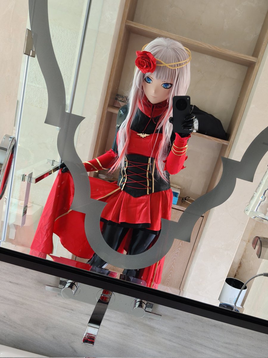 小胶一下，换换风格，难得涂了油