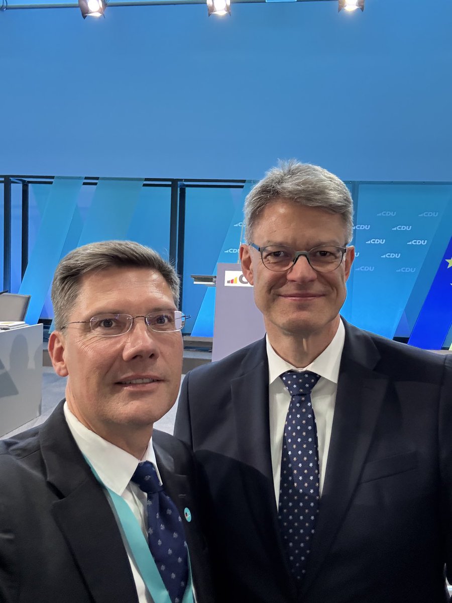 Christian Hirte (@christianhirte) on Twitter photo Ich freue mich über die Frage von <a href="/_FriedrichMerz/">Friedrich Merz</a>, gemeinsam mit <a href="/UlrichLange/">Ulrich Lange</a>, künftig als Parlamentarischer Staatssekretär Verkehrsminister <a href="/PSchnieder/">Patrick Schnieder</a> zu unterstützen.
🇩🇪wieder nach vorn.
<a href="/CDU/">CDU Deutschlands</a> <a href="/CSU/">CSU</a> <a href="/cducsubt/">CDU·CSU</a>
🤝💪🙏 Ich freue mich über die Frage von <a href="/_FriedrichMerz/">Friedrich Merz</a>, gemeinsam mit <a href="/UlrichLange/">Ulrich Lange</a>, künftig als Parlamentarischer Staatssekretär Verkehrsminister <a href="/PSchnieder/">Patrick Schnieder</a> zu unterstützen.
🇩🇪wieder nach vorn.
<a href="/CDU/">CDU Deutschlands</a> <a href="/CSU/">CSU</a> <a href="/cducsubt/">CDU·CSU</a>
🤝💪🙏