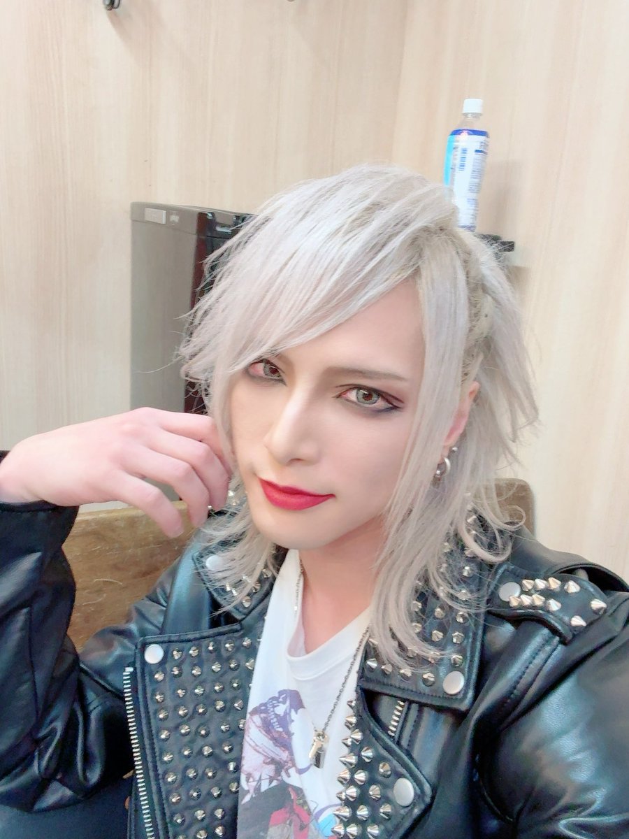 ユウヤヤバセお疲れ様でした！
登場からEDGEとメンバー一眼となって作り上げた演出は凄くターミネーターでした。
演出にご協力してくれた皆さんもありがとうございました！
演奏もバチっとしてるから成立する演出だしエンタメって素晴らしいなーと改めて再確認しました！