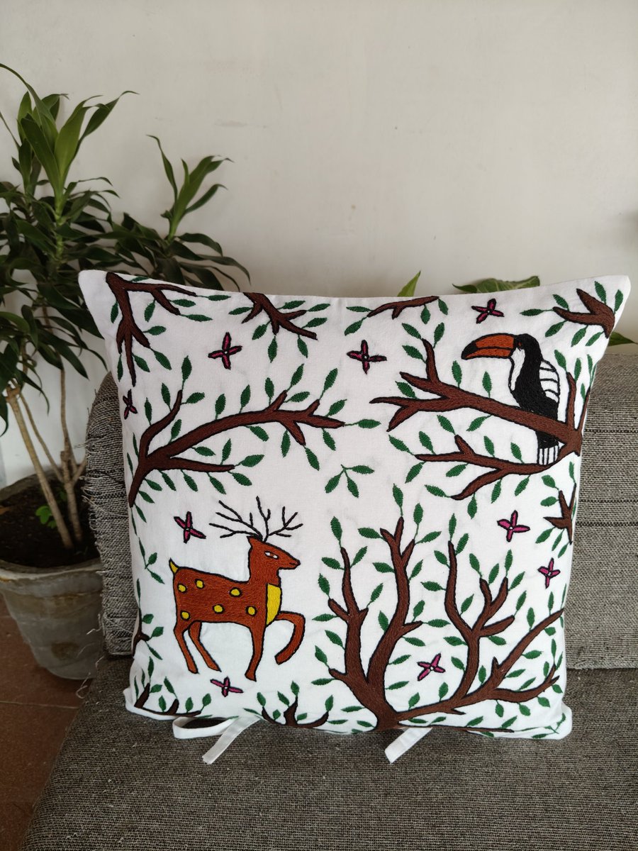 Ahambhumika's tweet image. Calling all entrepreneurs! We need your expertise! Our women artisans create stunning embroidery, but need help with marketing. Share your insights &amp;amp; help us empower them! Check astitva.net.in
Others requested RT for widening reach #WomenEmpowerment #MarketingHelp