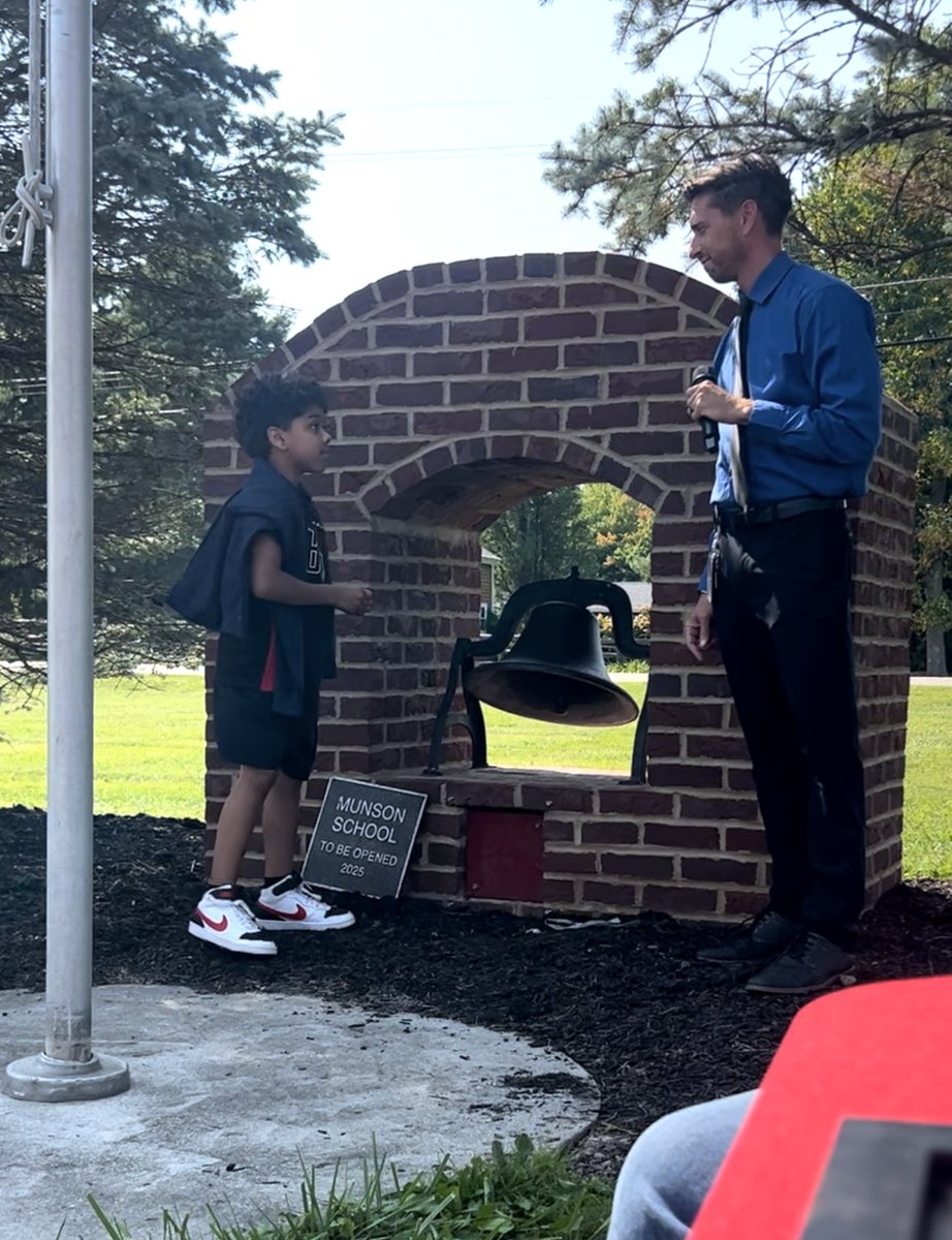 Munson Elementary is opening its 30-year-old time capsule on May 20, 2025, at 2:30 PM. If you were part of the Munson community in 1995, join us to celebrate. Can't make it? Additional viewing opportunities will be available. 

#WeAreChardon