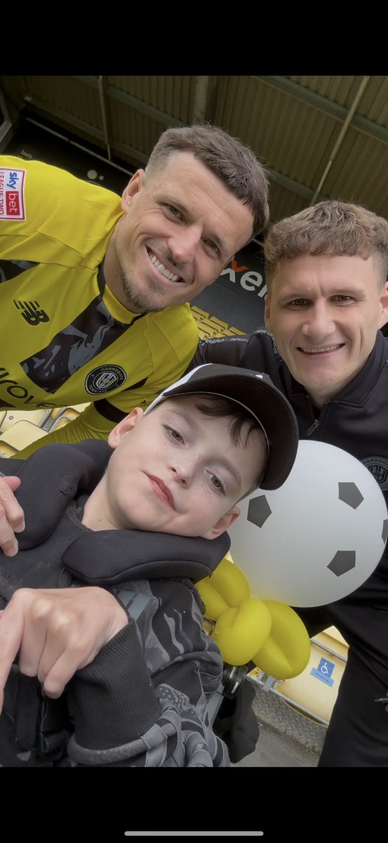 Simon Day tweet media