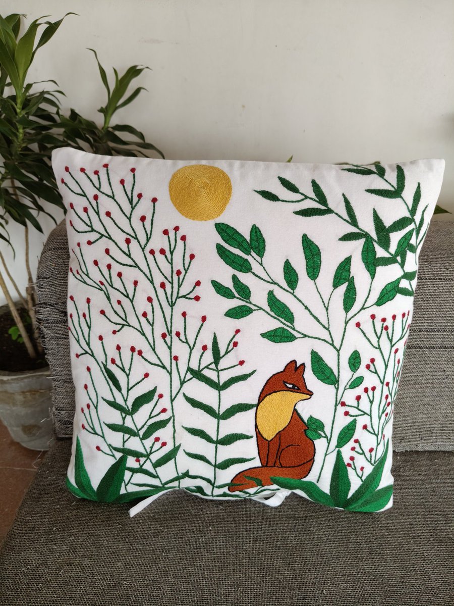 Ahambhumika's tweet image. Calling all entrepreneurs! We need your expertise! Our women artisans create stunning embroidery, but need help with marketing. Share your insights &amp;amp; help us empower them! Check astitva.net.in
Others requested RT for widening reach #WomenEmpowerment #MarketingHelp