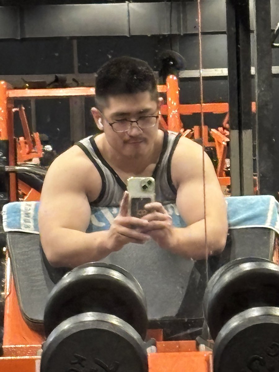 來噴汗～最近手臂好像掉落幾公分了～趁下禮拜教召前再加把勁一些