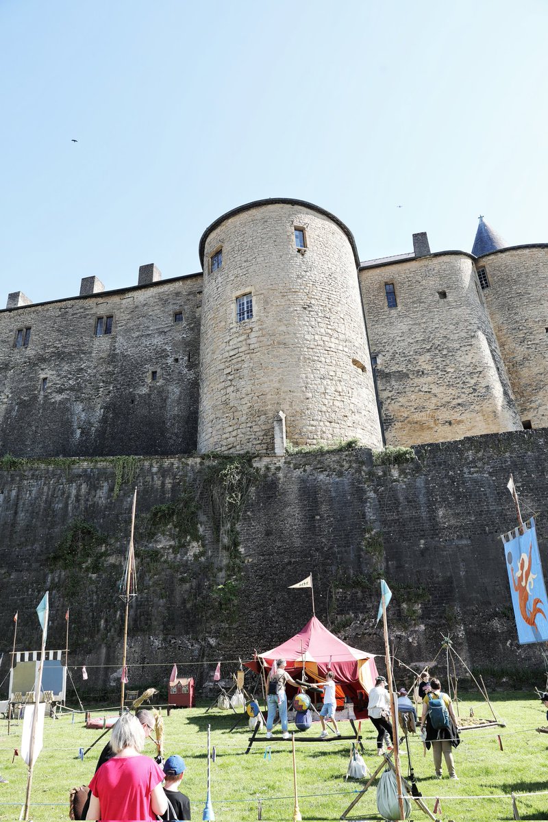 Château fort de Sedan (@chateau_sedan) on Twitter photo 🔴 𝗘𝗡 𝗔𝗖𝗧𝗜𝗢𝗡 | Il ne reste plus que quelques jours avant le plus grand événement de l'année : le <a href="/FMsedan/">Médiévales Sedan</a> ! Profitez-en pour transformer vos enfants en vrais petits chevaliers ! 😁
En attendant les 17 et 18 mai, le château est ouvert ! Retrouvez-nous tous les jours ! 💪 🔴 𝗘𝗡 𝗔𝗖𝗧𝗜𝗢𝗡 | Il ne reste plus que quelques jours avant le plus grand événement de l'année : le <a href="/FMsedan/">Médiévales Sedan</a> ! Profitez-en pour transformer vos enfants en vrais petits chevaliers ! 😁
En attendant les 17 et 18 mai, le château est ouvert ! Retrouvez-nous tous les jours ! 💪
