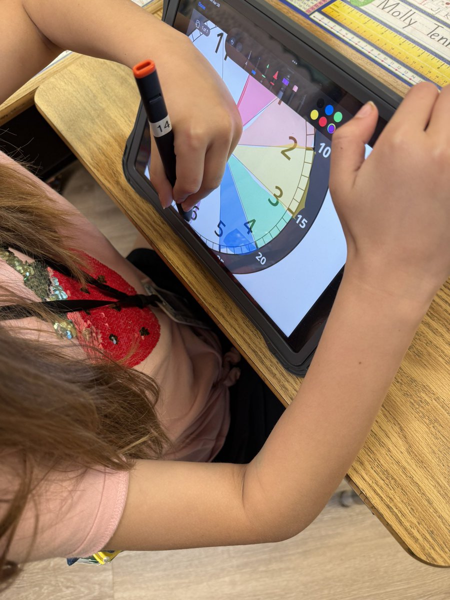 Telling time ⏰ to the half hour. It can be tricky, with #keynote we are making visuals to represent the whole hour! Next we will export as an image and use markup to ✍️ the hands #RISDBeTheOne <a href="/RISDiTeam/">RISD iTeam</a> <a href="/RISDmath/">RISD Math</a> <a href="/AppleEDU/">Apple Education</a>