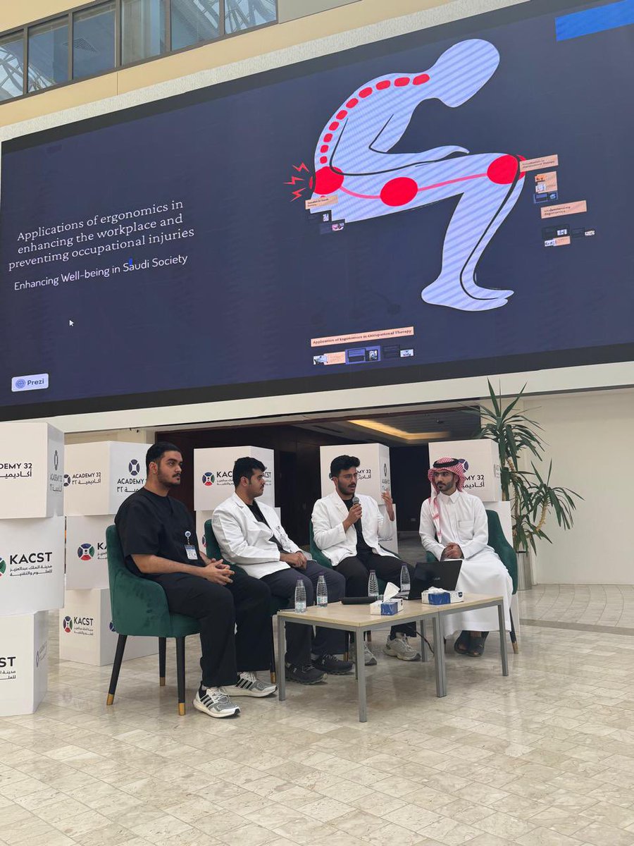 تحت إشراف أ. رغد النجيبان، قدّم طلاب المستوى الثامن من برنامج العلاج الوظيفي محمد الغامدي، محمد الدوسري، عبدالله العزاز، وعبدالعزيز التويجري ورشة عمل في مدينة الملك عبدالعزيز للعلوم والتقنية بعنوان: