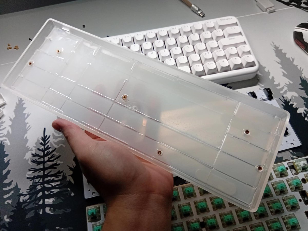 breadpanhimself's tweet image. Selling 8k pooling keyboard KBDfans x MM HE PCB with GH60 clear case na may silicone pour. Then also with Wooting60he case. with pbt shinethrough keycaps and lekker switches pm for details!