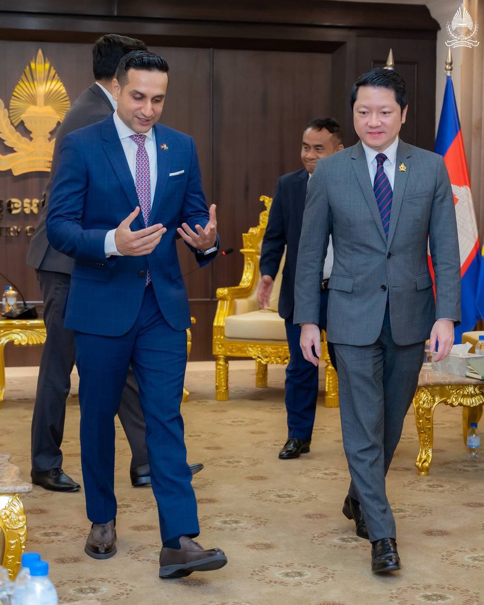 H.E. Mr. Zaheeruddin Babar Thaheem called on H.E. Mr. Soken Soke, Minister of Inspection of the Kingdom of Cambodia. Ways to enhance and strengthen bilateral cooperation between Pakistan and Cambodia were discussed. <a href="/peacepalace_kh/">PM's Office of Cambodia 🇰🇭</a> <a href="/ForeignOfficePk/">Ministry of Foreign Affairs - Pakistan</a>