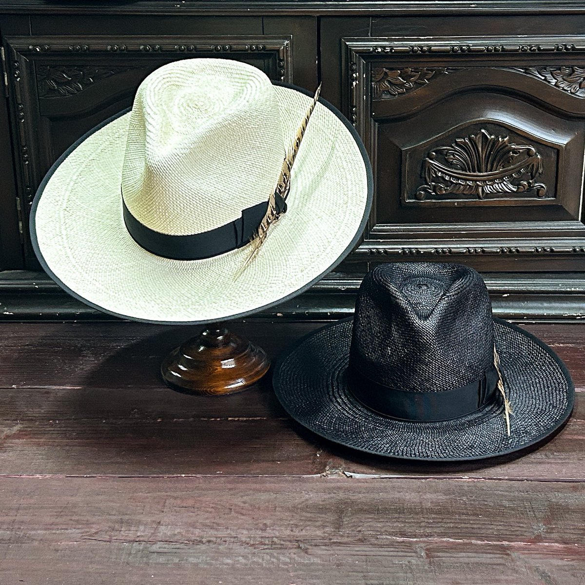 ari_hat's tweet image. Panama PB brisa hat(ARI-891)

エクアドルパナマ石目編み(brisa)を使用したティアドロップハット。

羽根は雉羽根を使用。(羽根は縫い付け。)

[写真 左:Natural brim10cm 右:Black brim9cm]

オーダー頂いてから作りますので発送までに2週間程度、お時間を頂きます。

darihat.com