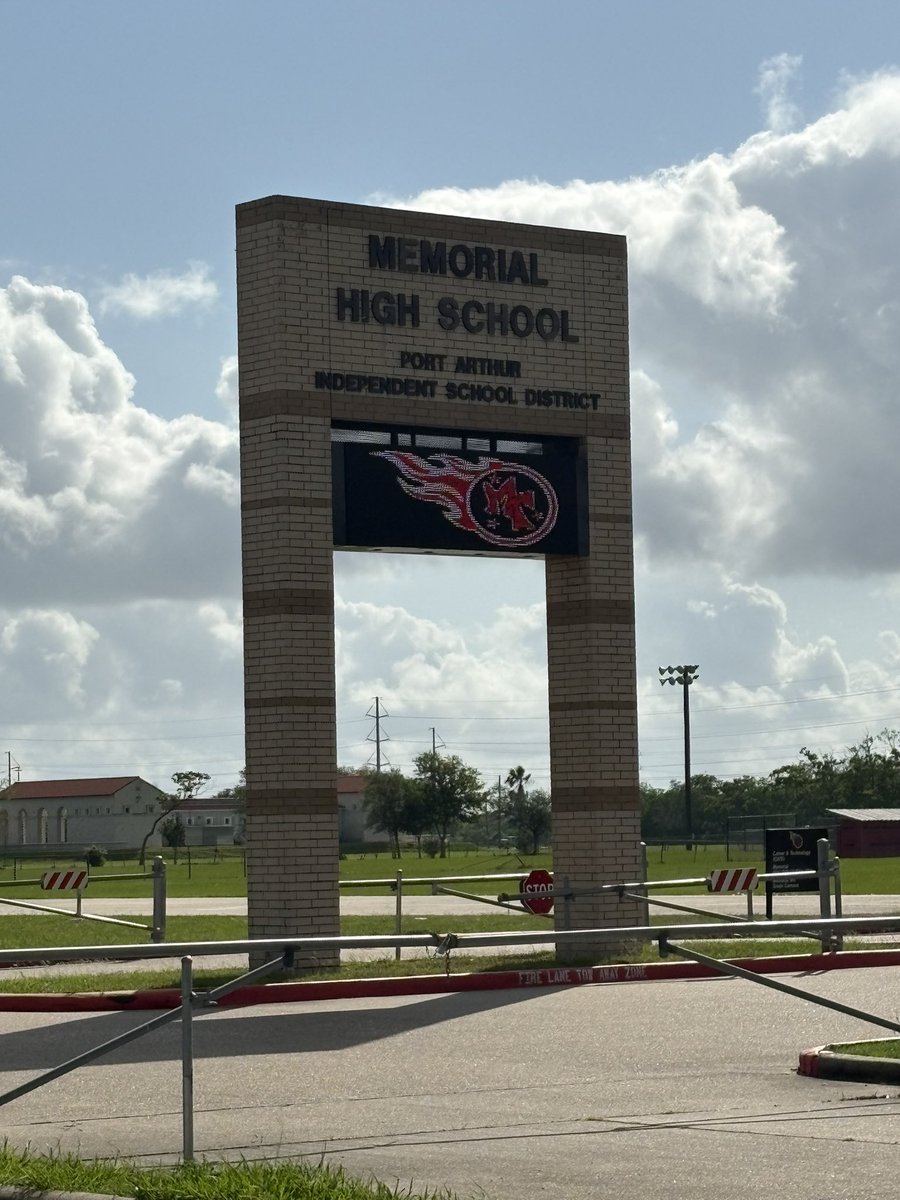 KJ Fontenot (@fontenotkj) on Twitter photo New school alert 🚨
First official day as a Titan‼️
<a href="/coachbmorgan/">Brian Morgan</a> <a href="/memorialtitans/">Port Arthur Memorial High School</a> New school alert 🚨
First official day as a Titan‼️
<a href="/coachbmorgan/">Brian Morgan</a> <a href="/memorialtitans/">Port Arthur Memorial High School</a>