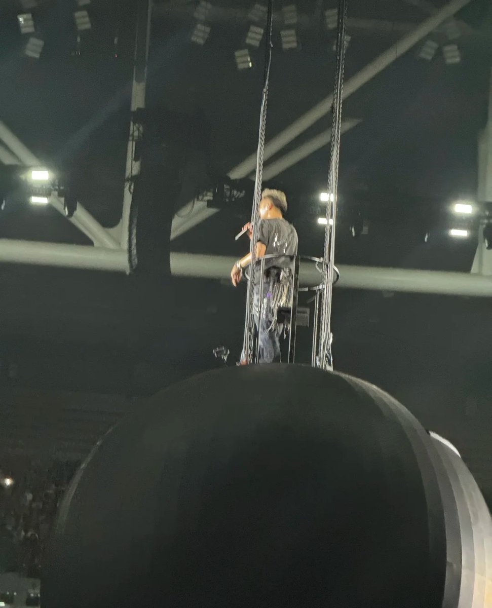 EagleSightTech's tweet image. 🎤 At a recent show by a top Chinese star, our spherical LED displays captivated the audience with stunning visuals. Elevate your events with our cutting-edge technology! #LEDDisplays #SphericalLED #ConcertInnovation #LiveEntertainment #EventHighlights