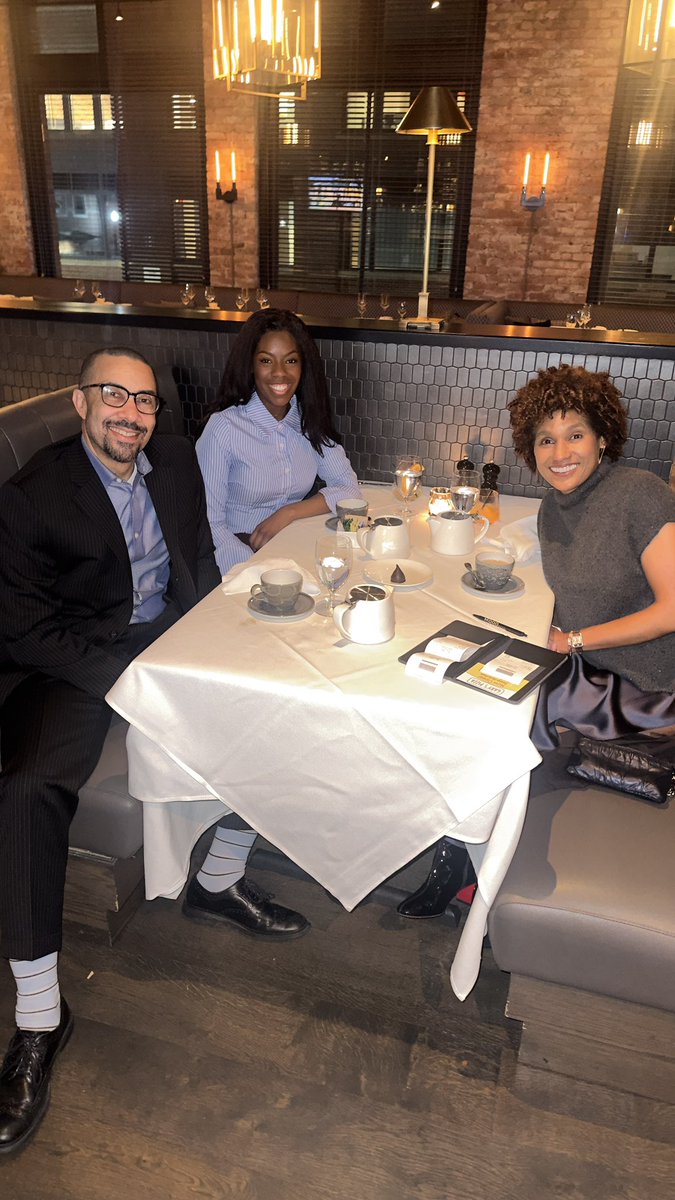 __DestinyGreen's tweet image. Thankful for the opportunity to connect and learn from fellow students and mentors in neurosurgery at the @AANSNeuro Annual Meeting!!
#AANS2025 #neuro #neurosurgery #neurotwitter