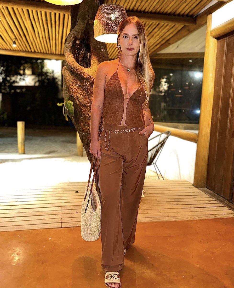 lylasbitch's tweet photo. Chocadissima com a mãe da Duda Kropf?? Meu Deus ela perdendo a Zeu para mãe 😭 https://t.co/gBvJeCLpLp
