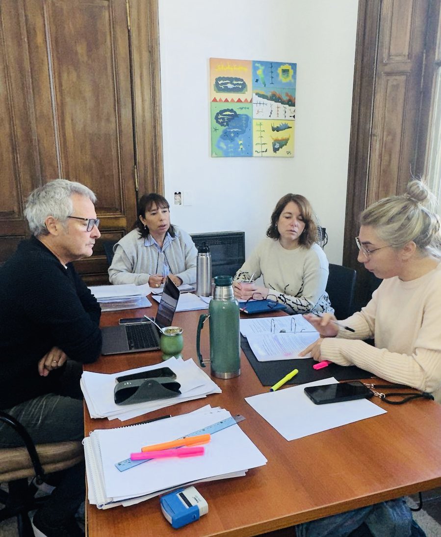 Reunidos con <a href="/florenciadefeo1/">María Florencia Defeo</a>, <a href="/FlorenciaBarcia/">Florencia Barcia</a> y <a href="/ArqBelenMunoz/">María Belén Muñoz</a> analizando el proyecto de ordenanza de regularización de loteos en <a href="/LaPlataMLP/">Municipalidad de La Plata</a> .