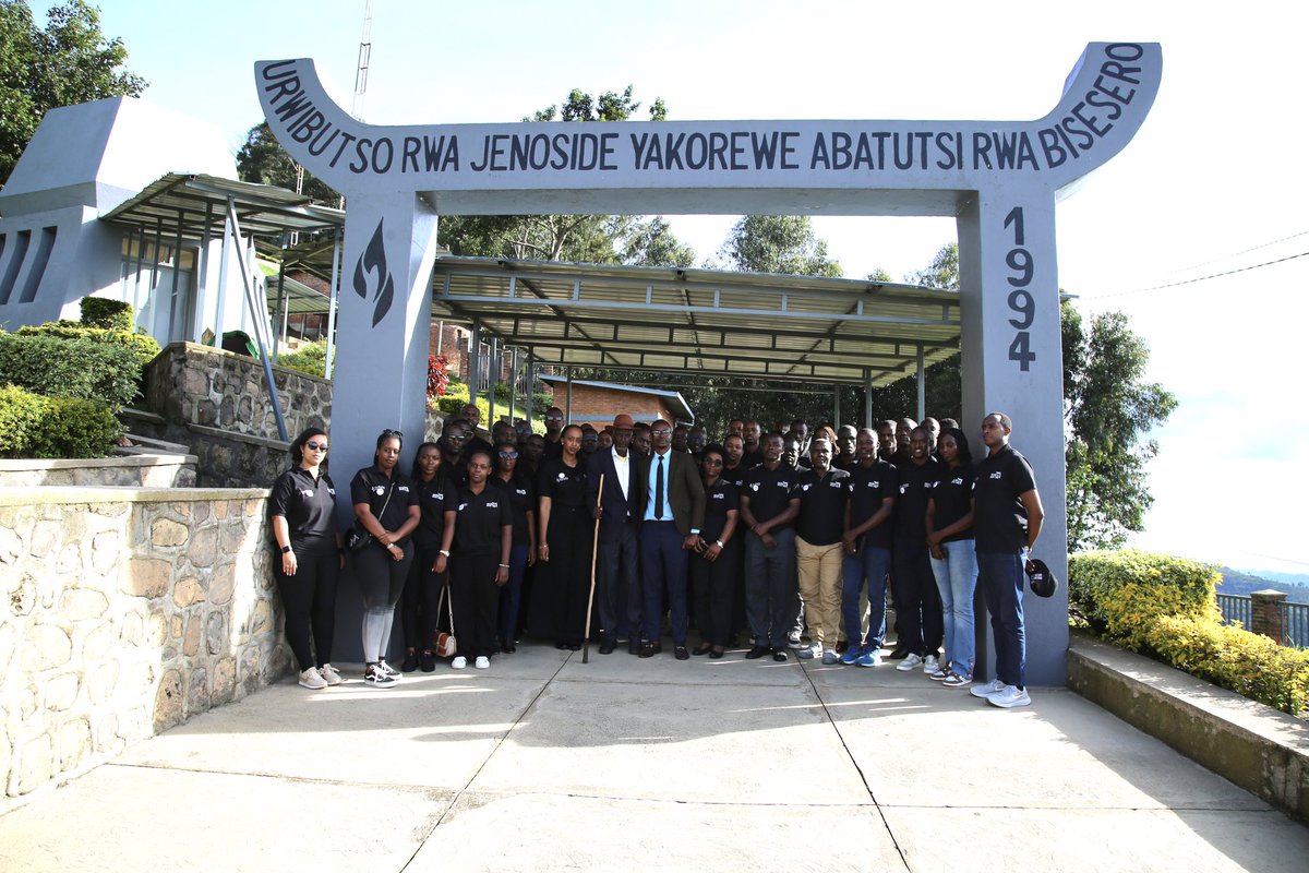 Rwanda Green Fund (@greenfundrw) on Twitter photo Kwibuka ni inshingano zacu twese.
Abakozi ba <a href="/GreenFundRw/">Rwanda Green Fund</a>, <a href="/greencitykigali/">Green City Kigali</a> na #GreenGicumbi icyumweru gishize basuye Urwibutso rwa Jenoside rwa Bisesero, rushyinguyemo inzirakarengane zishwe muri Jenoside yakorewe Abatutsi mu 1994.
Twize amateka nβubutwari bwaranze Abatutsi Kwibuka ni inshingano zacu twese.
Abakozi ba <a href="/GreenFundRw/">Rwanda Green Fund</a>, <a href="/greencitykigali/">Green City Kigali</a> na #GreenGicumbi icyumweru gishize basuye Urwibutso rwa Jenoside rwa Bisesero, rushyinguyemo inzirakarengane zishwe muri Jenoside yakorewe Abatutsi mu 1994.
Twize amateka nβubutwari bwaranze Abatutsi