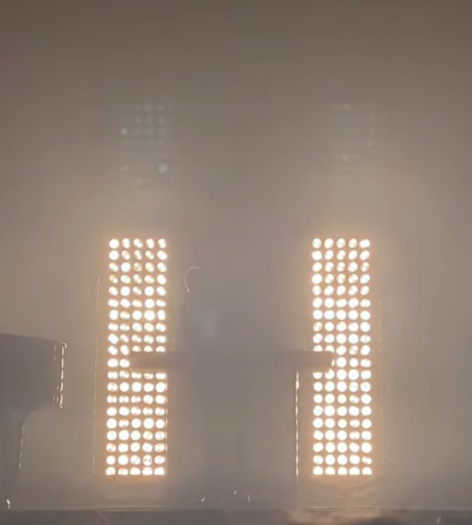 CeciliaOnda's tweet image. ❤ Il suono dello scatto nell&apos;arrangiamento di &quot;Fotografie&quot;.
Flash della memoria ...in memoria flash, permanente. Trattiene a lungo un&apos;emozione così grande da sovrascrivere tutte le altre celle e cellule. Una magia che inonda di luce e bello #pianodivolosolotris @ClaudioBaglioni