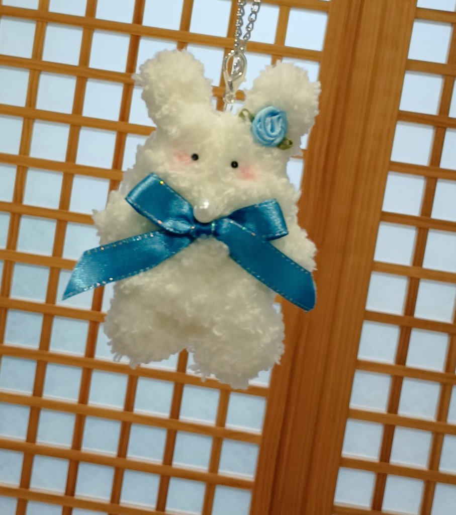 友達へのプレゼント！！
友達の推しカラーで作った！！
(セリアのモールドール)