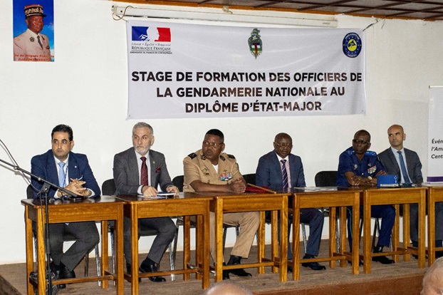 EUAM_RCA's tweet photo. 🇪🇺🇨🇫Strengthening leadership for a safer future! EUAM RCA, in partnership with the French Embassy 🇫🇷, supports the launch of the 2nd "Diplôme d’État-Major" course, boosting the skills of Central African Gendarmerie officers. Together for peace and resilience! 💬 #EUAMRCA https://t.co/NeUanaxIMD
