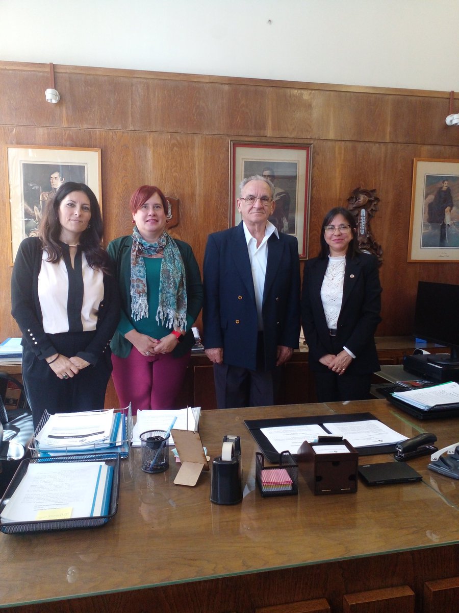 ConsulCuba_Urug's tweet image. Nuestro embajador Antonio Pardo, acompañado de @ConsulCuba_Urug sostuvieron intercambio con la nueva directora nacional de Migración #Uruguay Myriam Coitinho. Se abordaron temas comunes en función de mantener una migración legal, ordenada y segura.