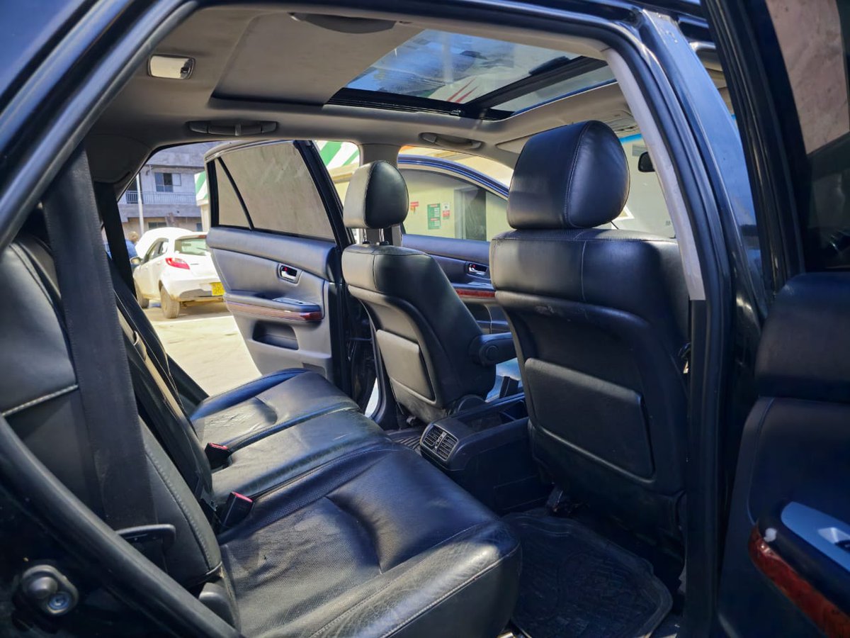 🚘Toyota Harrier  quick sale💸
🚘2400cc
🚘Triple sunroof 
🚘Automatic transmission 
🚘Yom 2011
🚘Neat  leather interior 
🚘All new tyres
🚘Accident free

💰1.55m  negotiable 💸

📲 0792251303