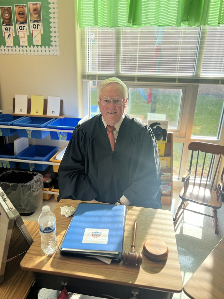 A huge thank you to Chief Judge David Will for joining us at Sweet Apple Elementary’s Hometown Heroes event! Your leadership and service inspire our students to dream big and give back. #HometownHeroes #SweetAppleStrong