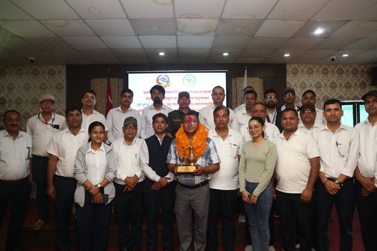 GopalHamal7's tweet image. धनगढी उपमहानगरपालिकाको योजना शाखामा तथ्याङ्क अधिकृत पदमा कार्यरत रहनुभएकाश्री सुरेन्द्र प्रसाद पन्त ज्यू नेपालगञ्ज उप-महानगरपालिका, बाँकेमा सरुवा भई जान लाग्नु भएको हुँदा उहाँको अगामी कार्यकाल शुभकामना व्यक्त गर्दै धनगढी उप- महानगरपालिकाको तर्फबाट बिदाई गरिदै गरेका दृश्यहरू ।