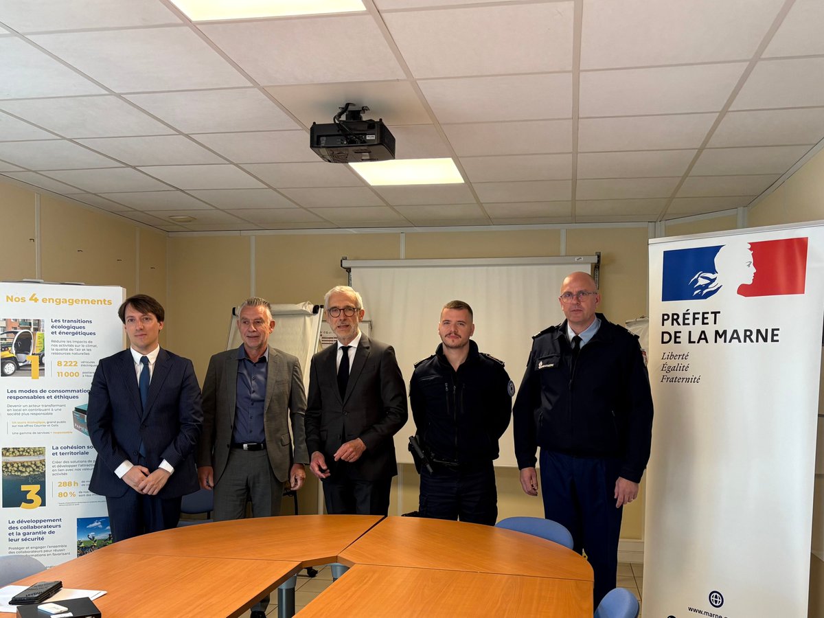 Image de Préfet de la Marne - #Sécurité
Le préfet Henri Prévost, Dominique Adrian délégué régional Grand Est #LaPoste, le lieuten
