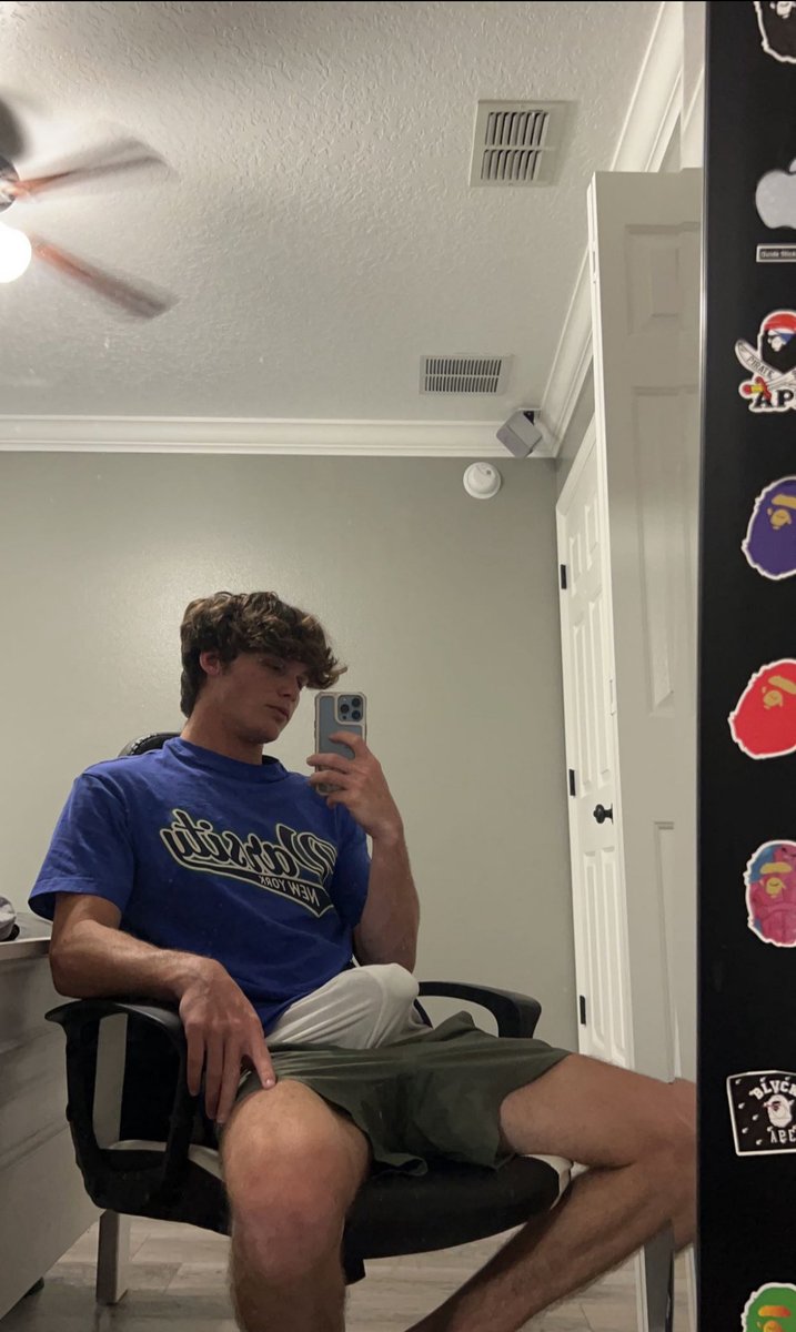 say hi for a suprise d pic in ur dms😜