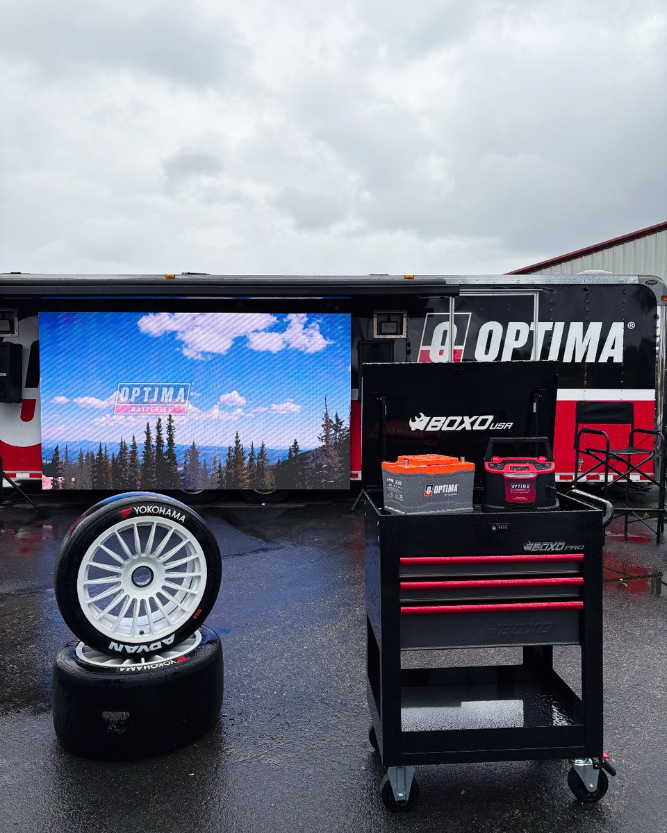 ClariosGlobal's tweet image. Forecast said stay home—@Porsche fans hit throttle.

#AirWater buzzed as our  @optimabatteries ORANGETOP™ QH6 battery stole the show. Porsche legend Jeff Zwart &amp;amp; @BBiAutosport unveiled their 2025 Pikes Peak racers—both powered by QH6.

#OPTIMABatteries #Clarios #Porsche