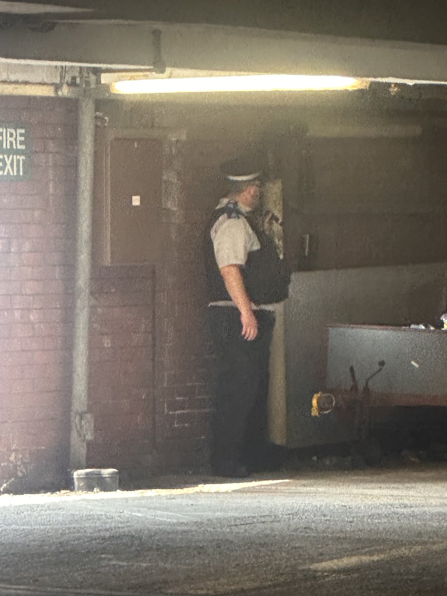 MPSBotwell's tweet photo. A weapon sweep has been conducted around The Red Brick Estate and inside the surrounding car parks. Nothing of concern has been found. 
#WeaponSweep #CommunityCrimeFighting https://t.co/O1LmsgDiDD