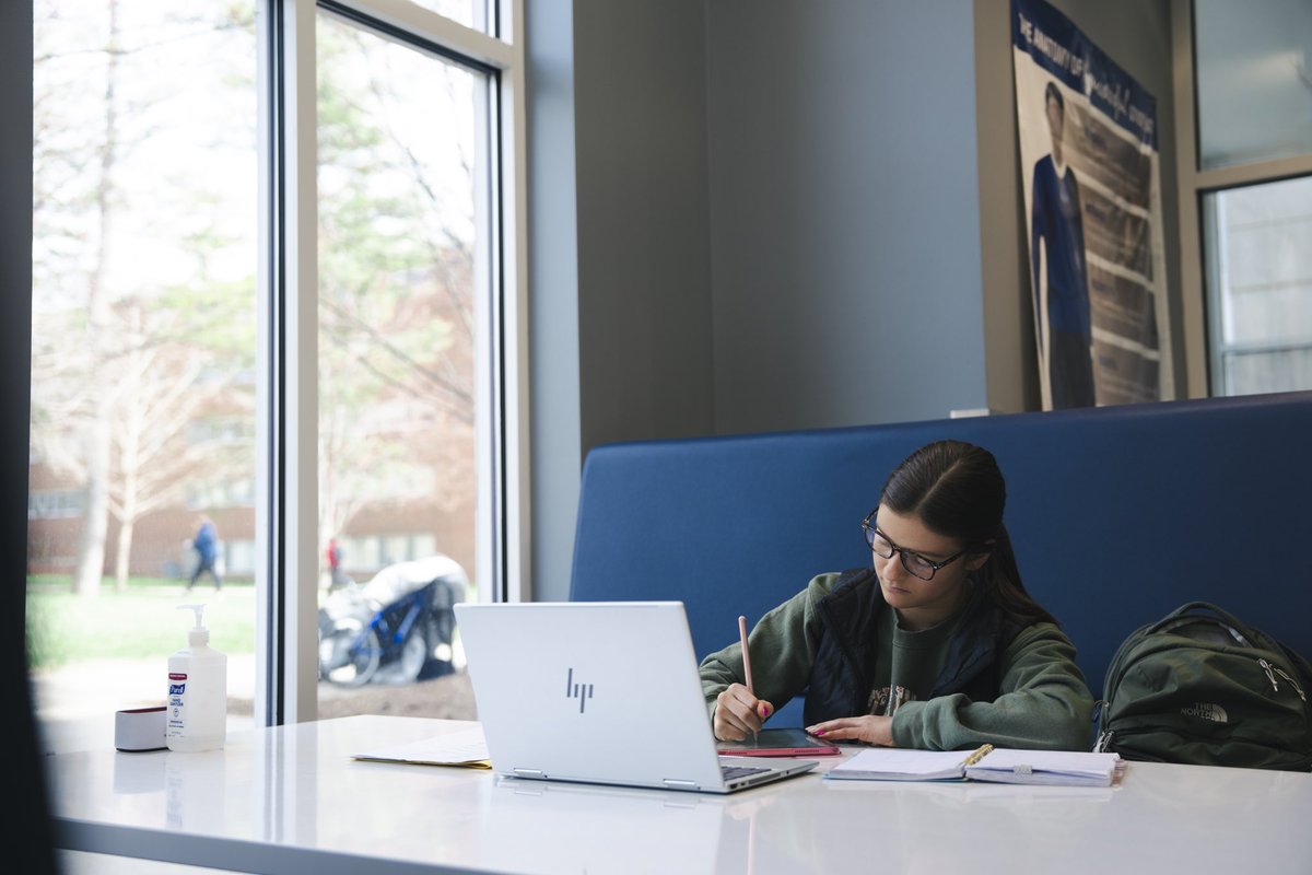 ictrueblue's tweet photo. Welcome to finals week! Finish strong, IC! 💙 #IllinoisCollege #GraduateREADY https://t.co/8IsH0ul5xv