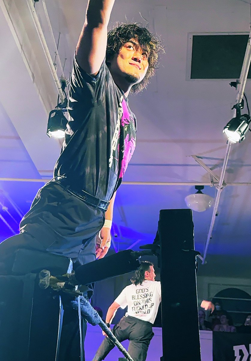 Kiki0222ki's tweet photo. スマホなんだけどね💦
ムンエクのこれも大好き🥹
生涯、生で見られてよかった
Moonlight Express
4
Ever
#MLX
#ddtpro #MikeBailey #MAO #MLX2017 https://t.co/iIeoUXNpJp